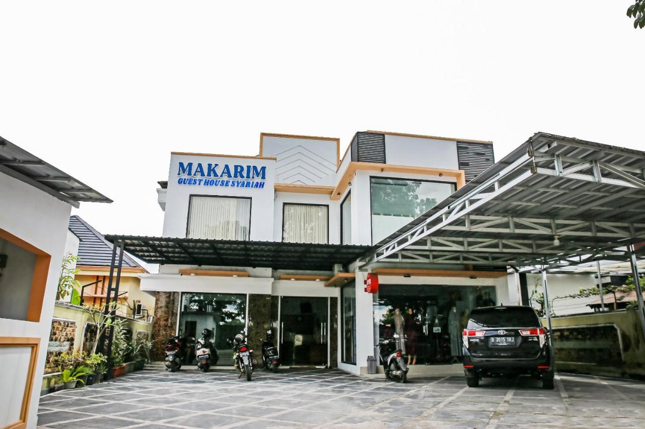 Oyo 90221 Makarim Guest House Syariah Pangkalanbuun Esterno foto