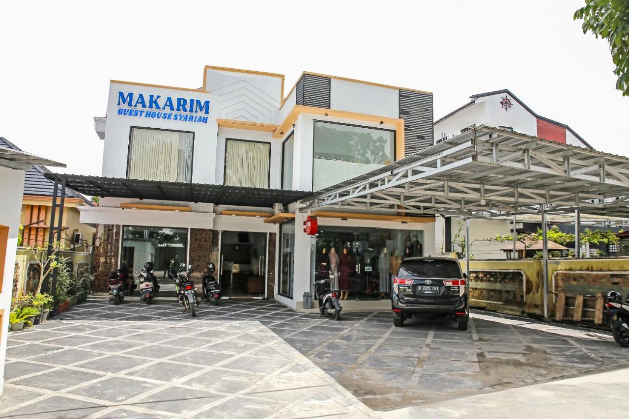 Oyo 90221 Makarim Guest House Syariah Pangkalanbuun Esterno foto