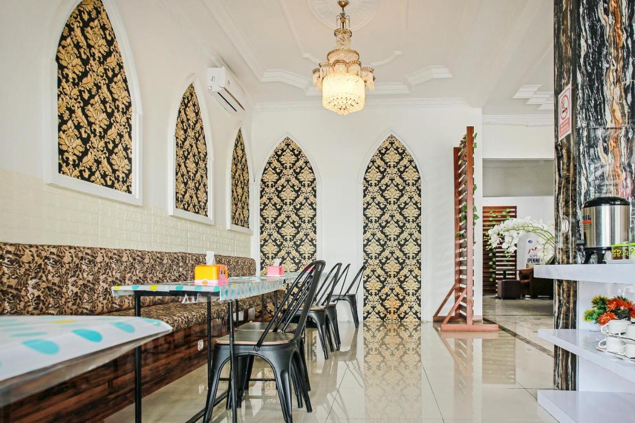 Oyo 90221 Makarim Guest House Syariah Pangkalanbuun Esterno foto
