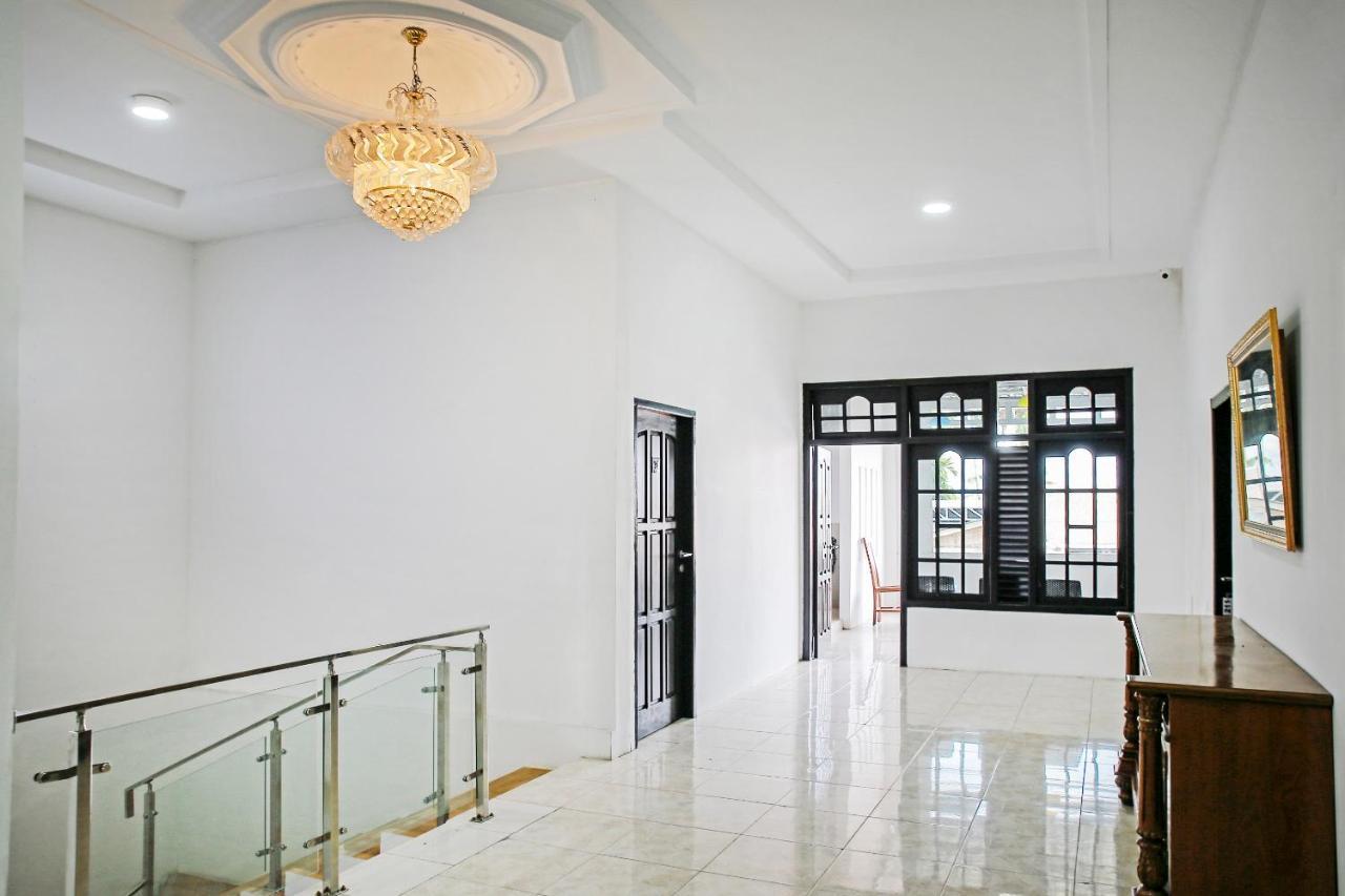 Oyo 90221 Makarim Guest House Syariah Pangkalanbuun Esterno foto