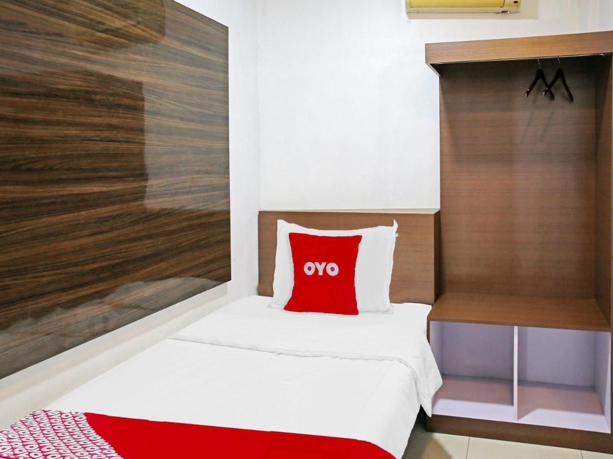 Oyo 90221 Makarim Guest House Syariah Pangkalanbuun Esterno foto