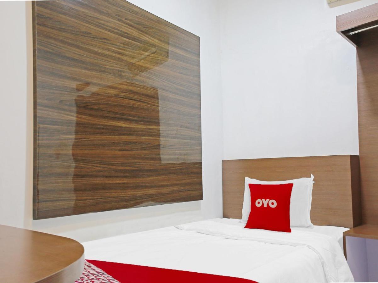 Oyo 90221 Makarim Guest House Syariah Pangkalanbuun Esterno foto