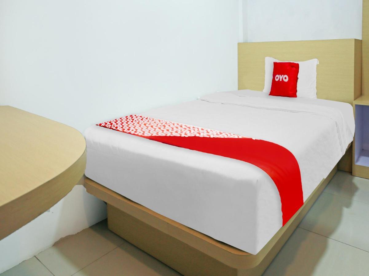 Oyo 90221 Makarim Guest House Syariah Pangkalanbuun Esterno foto