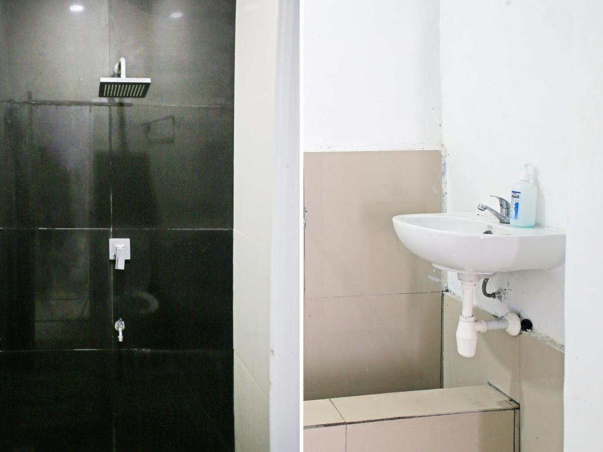 Oyo 90221 Makarim Guest House Syariah Pangkalanbuun Esterno foto